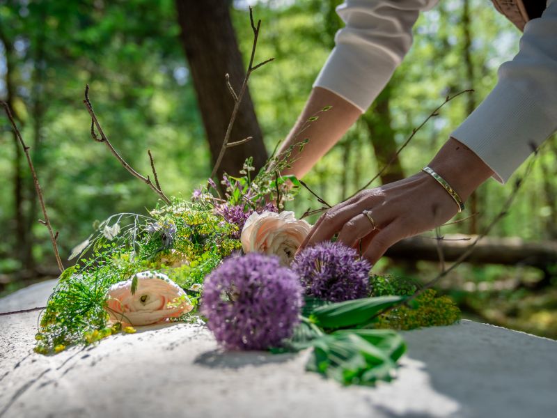 Loop with hands flowers